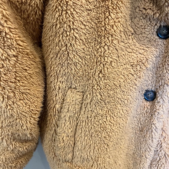 *Like New* Teddy Bear Coat, Soft, Collared, buttons, pockets, Size Large Women’s - Picture 3 of 4